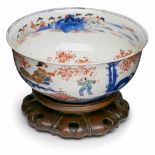 Kumme mit Imari-Dekor, Japan wohl 18. Jh.Porzellan m. buntem Emaillefarbendekor m. Goldhöhungen.