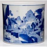 Cachepot/ zylindrische Vase,China wohl Anf. 20. Jh. Porzellan m. Malereidekor in Unterglasur-Blau.