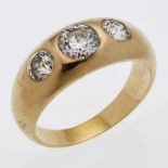 Bandringbreite runde 14 kt GG-Schiene, darin eingelassen 3 Altschliff-Diamanten von ca. 0,75ct