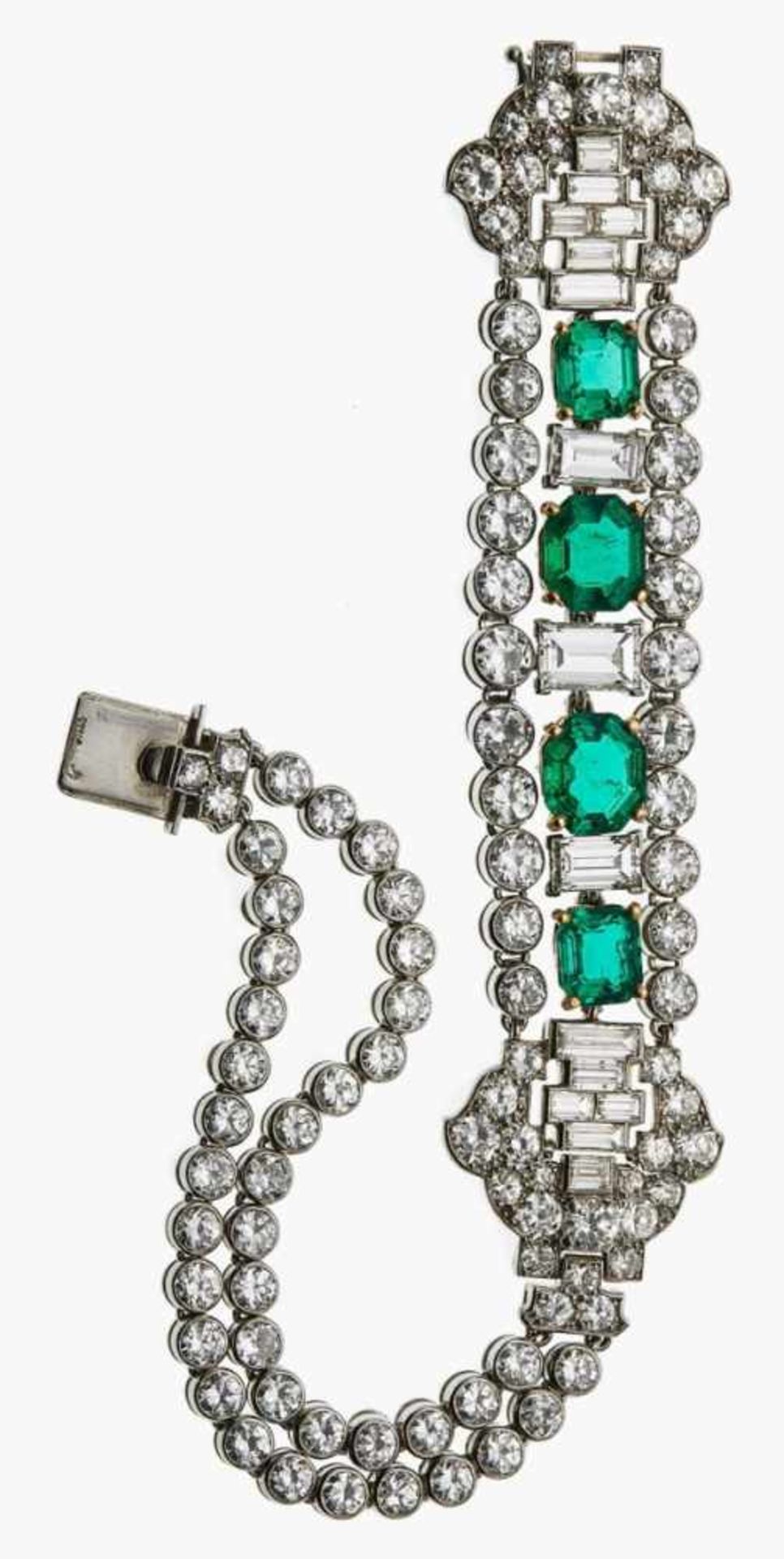 Diamant-Smaragd-ArmbandCartier London um 1930 Platin. Mittelteil besetzt mit 4 Smaragden, 15