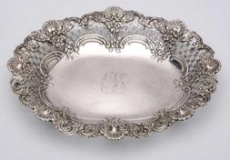 Brotschale, Tiffany um 1900.Sterlingsilber. Ovale Form m. weit ausschwingen- dem, geschweiftem