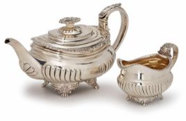 Teekanne und Sahnegießer,London um 1824. Sterlingsilber, teils innen vergoldet. Beschau London,