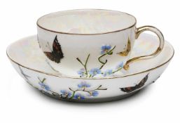 Tasse mit UT "Schmetterlinge",Meissen Marcolini (1774-1813). Halbkugelige Tasse m. Ohrenhenkel,