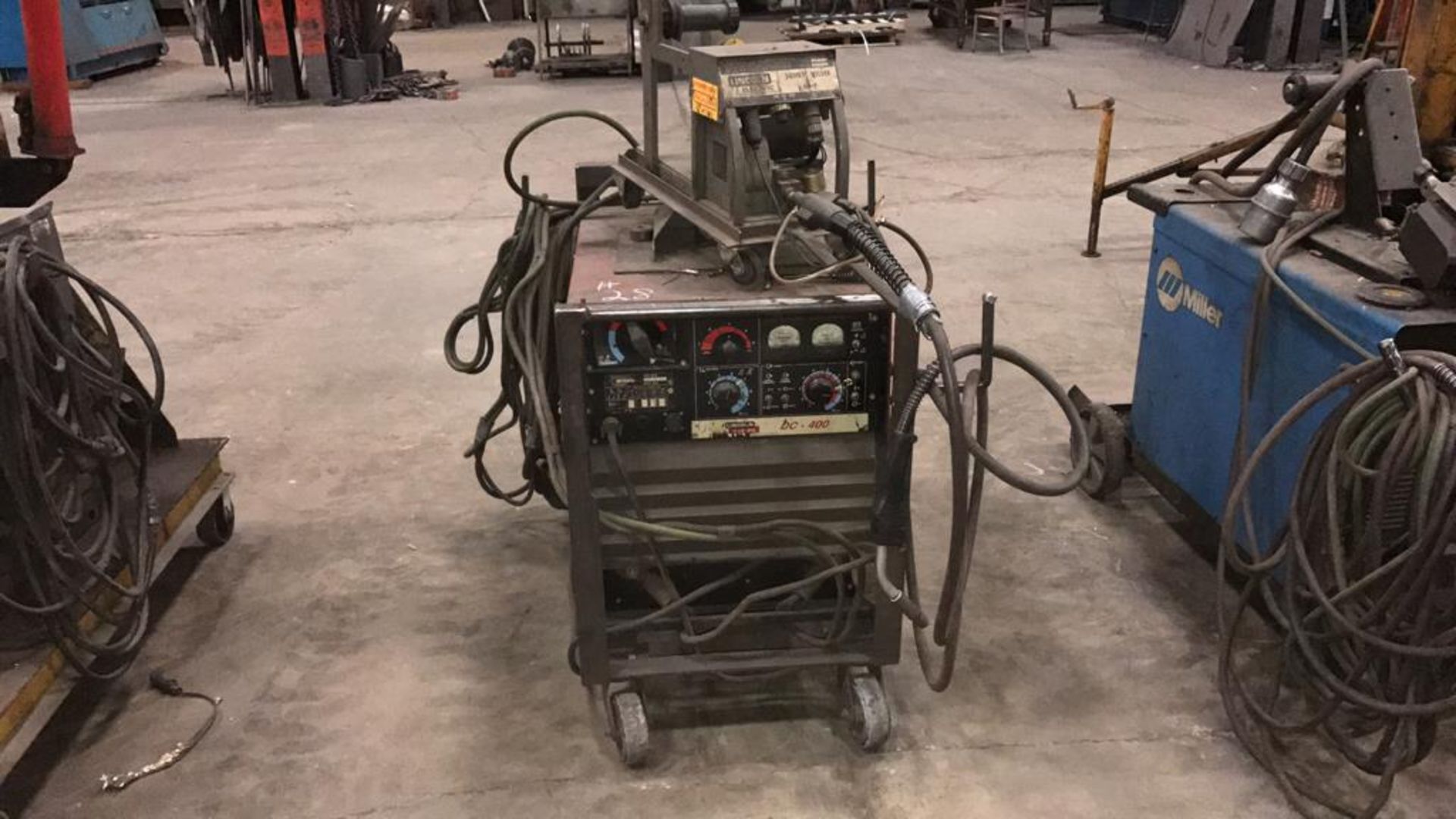 Lincoln DC-400 electric mobile welder S/N U1960212302