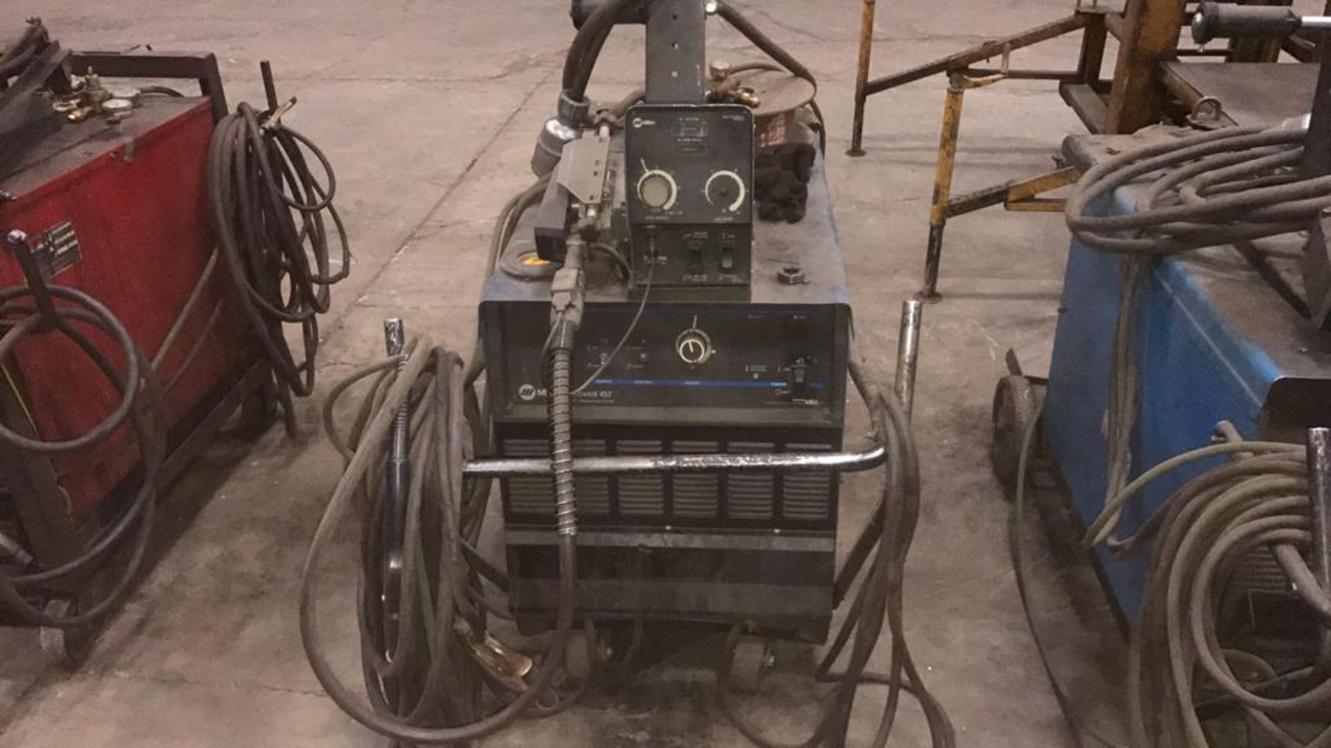 Miller deltaweld 452 welder, CV&DC welding power source, digital read out with miller24 volt