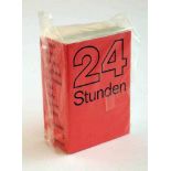 Fluxus 24 Stunden. Buchobjekt mit kleinem Mehlsäckchen. 1965. 10,5 x 7,4 x 4,3 cm. Itzehoe, Verlag