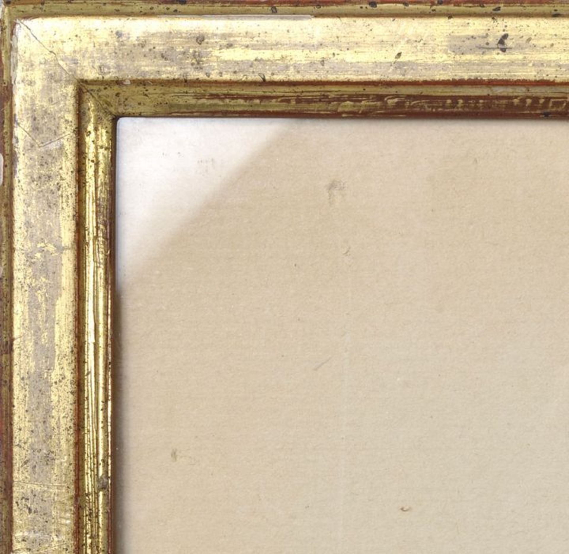 Rahmen, 20. Jh. 16 mm Holzleiste, gold mit durchscheinendem roten Grund, verglast, 30 x 54,8 cm (