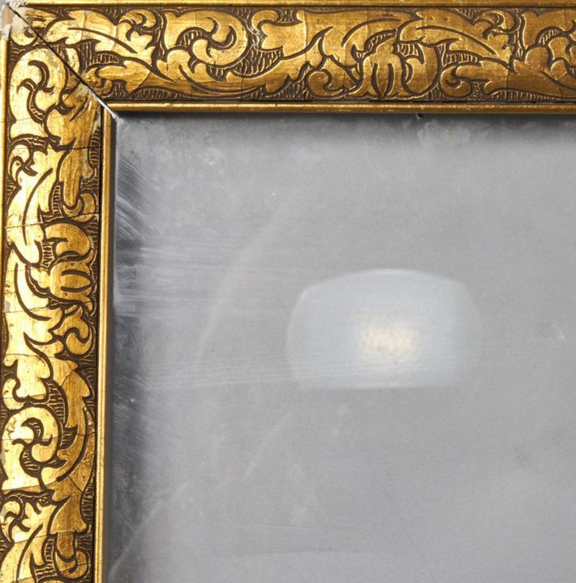 Rahmen, um 1900 25 mm Holzleiste mit Stuckauflage, geprägtes Akanthus-Blattwerk, vergoldet.