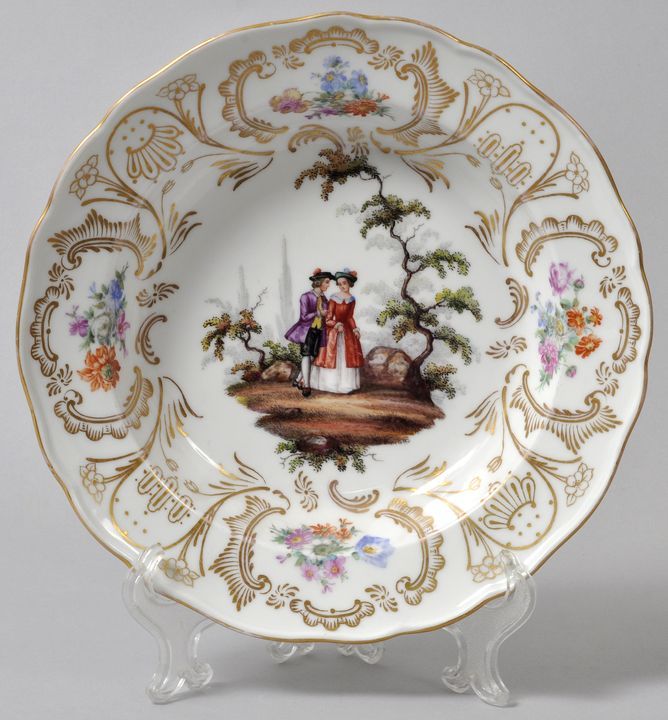 Tiefer Teller, Meissen, 2. H. 19. Jh. Neuer Ausschnitt, im Spiegel polychrome Figurenmalerei nach