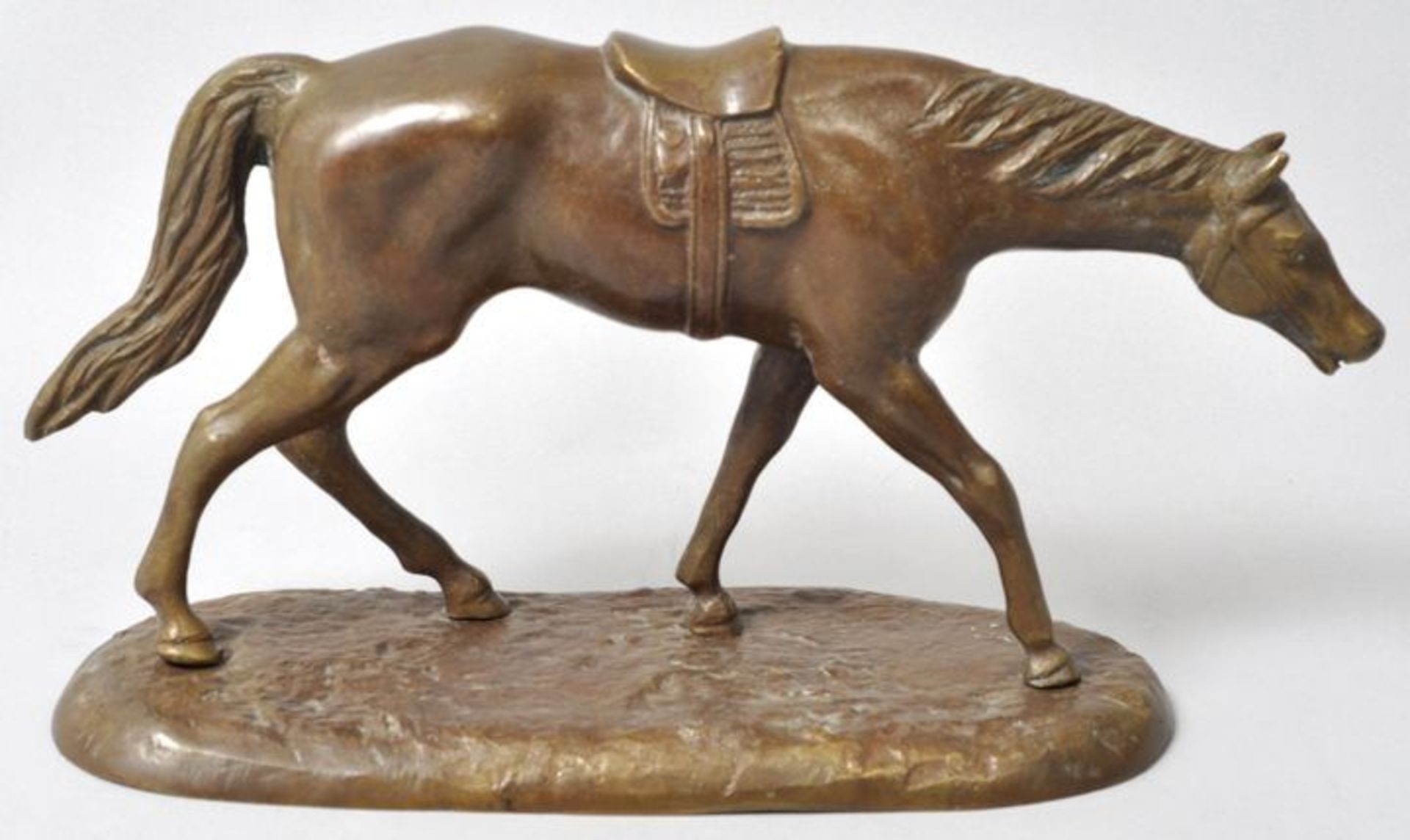 Unbekannt, Anf. 20. Jh. Rennpferd, gehend. Bronze, patiniert, H. 14,5 cm