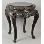 Kleiner runder Tisch, China, 19. Jh. Laubholz schwarz gefasst, runde Platte mit weit ausgestellter