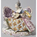 Dame mit Laute auf Sofa, Passau, Dressel, Kister & Co., 1. H. 20. Jh. Porzellan, polychrome