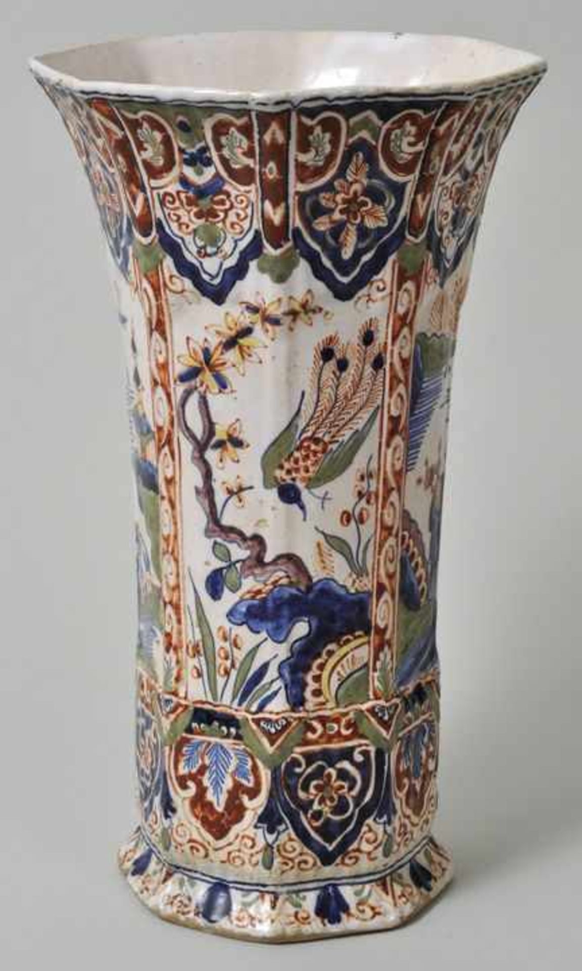 Vase, Delft, um 1700 Fayence, in Eisenrot, Grün, Gelb und Kobaltblau auf cremefarbener Glasur - Bild 3 aus 4