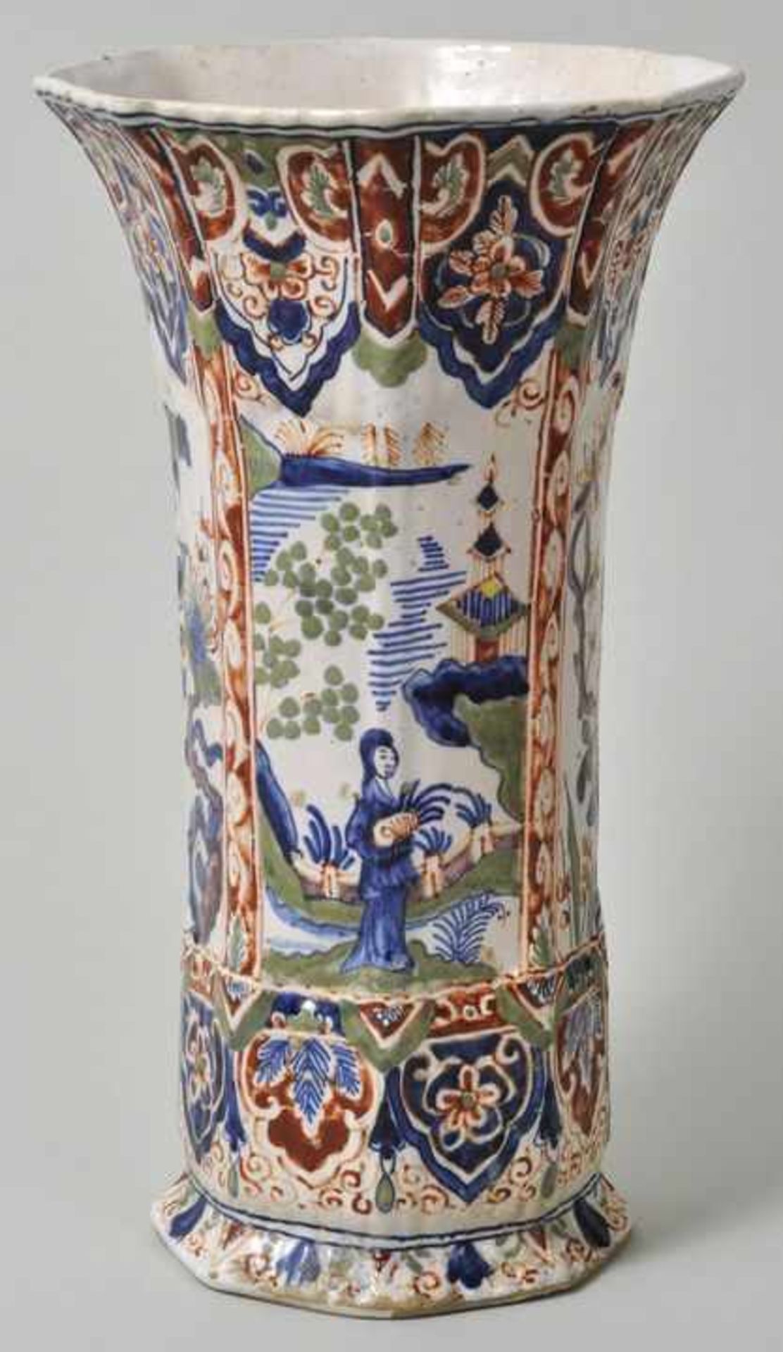 Vase, Delft, um 1700 Fayence, in Eisenrot, Grün, Gelb und Kobaltblau auf cremefarbener Glasur - Bild 2 aus 4