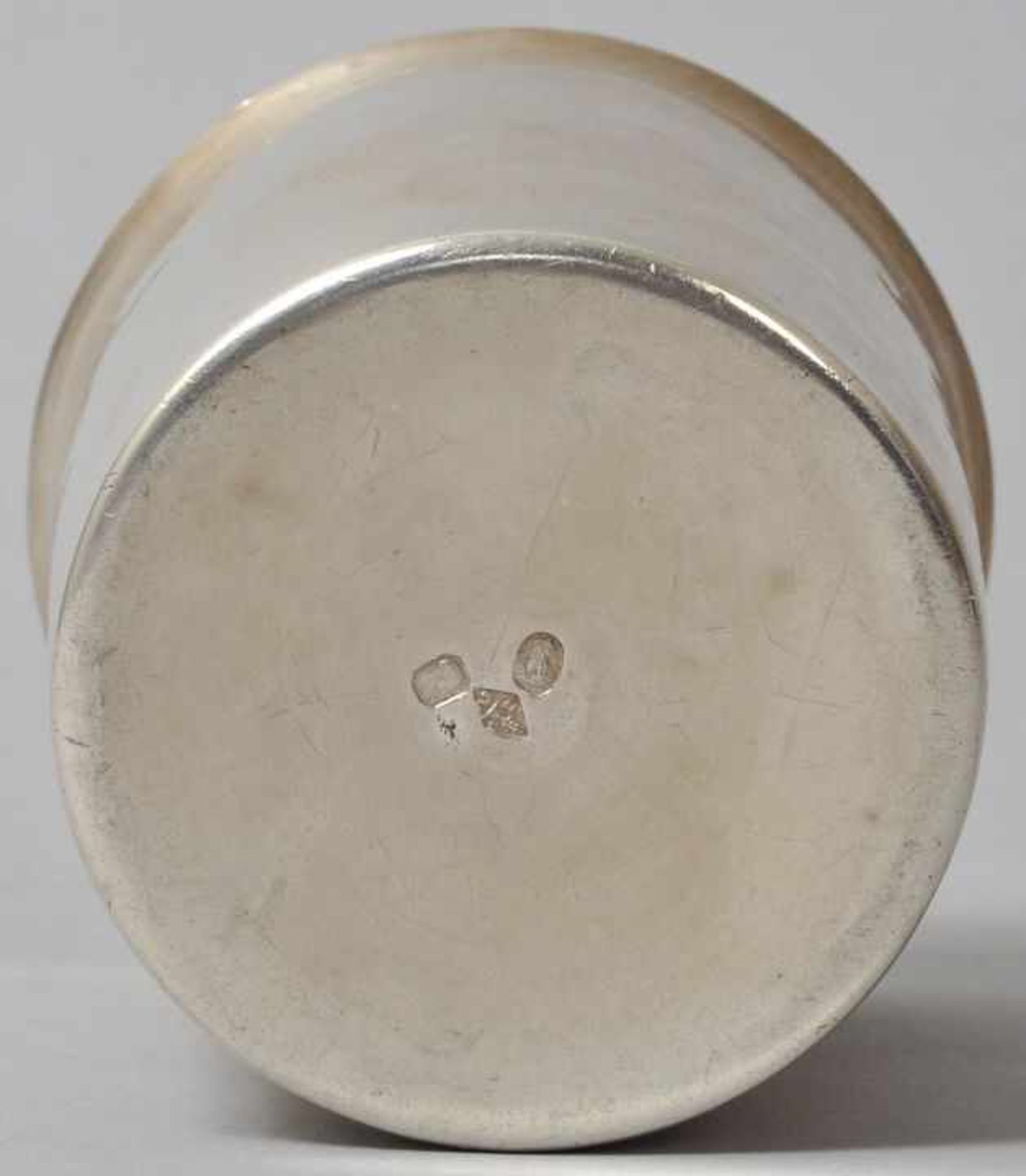 Becher, Frankreich, 1. H. 19. Jh. Silber. Leicht konische Form mit leicht ausgestelltem Rand, - Bild 2 aus 2