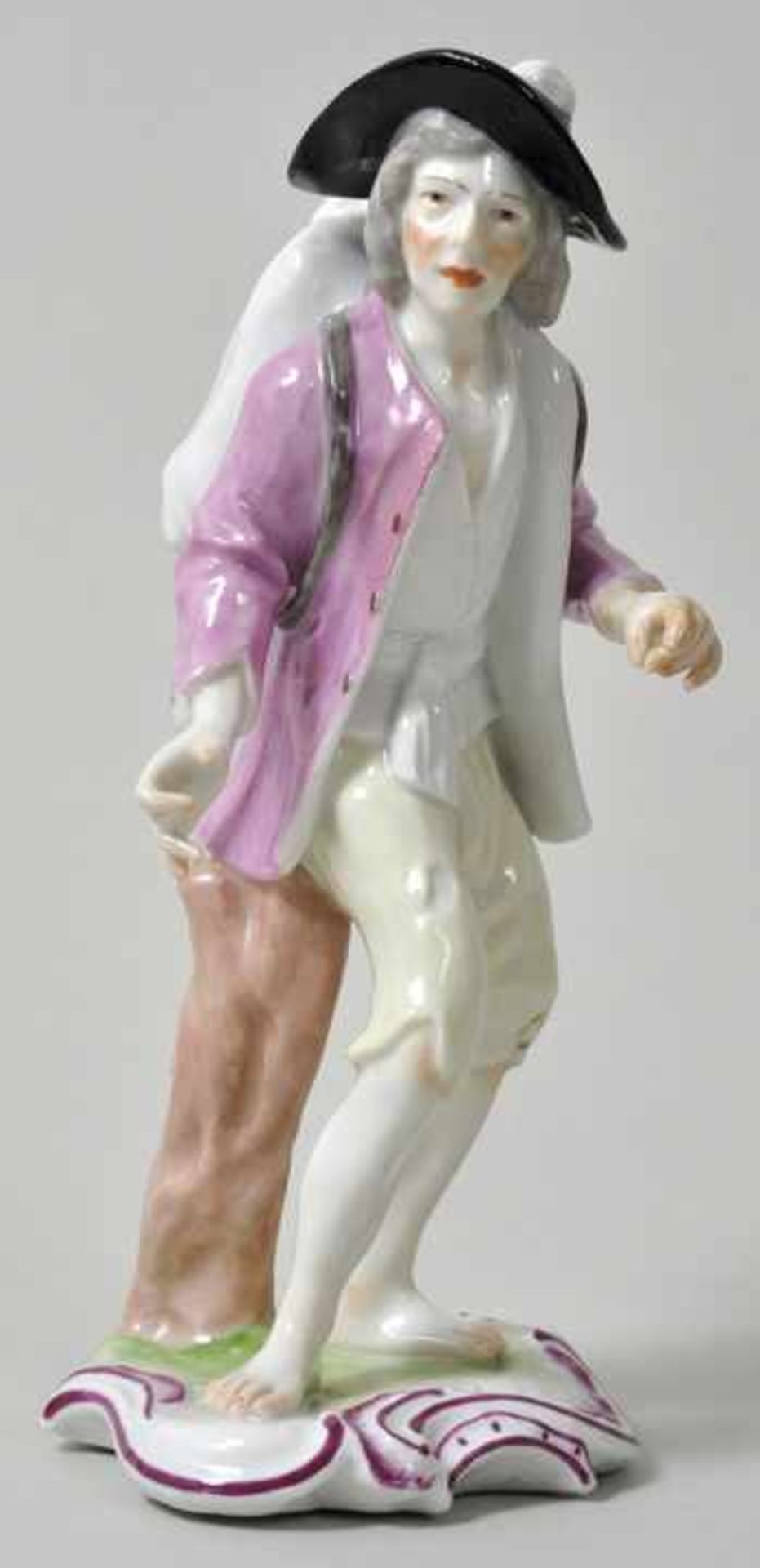 Porzellanfigur Mann mit Rückenbündel, Frankenthal, 2. H. 18. Jh. Porzellan, in polychromen