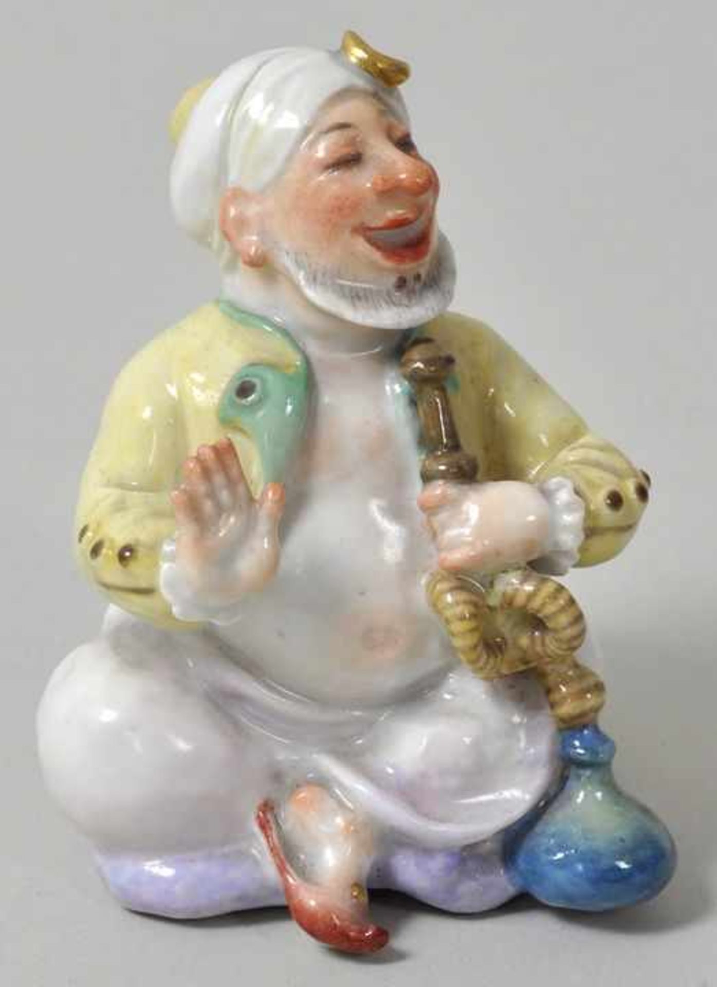 Sitzender Türke mit Wasserpfeife, Meissen, um 1930 Modell Paul Scheurich 1926. Porzellan, polychrome