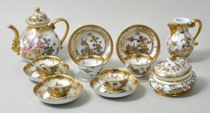 Frühes Kaffee-/ Teeservice mit Hausmalerdekor, Meissen, um 1721, Dekor um 1740-50 13 Teile,