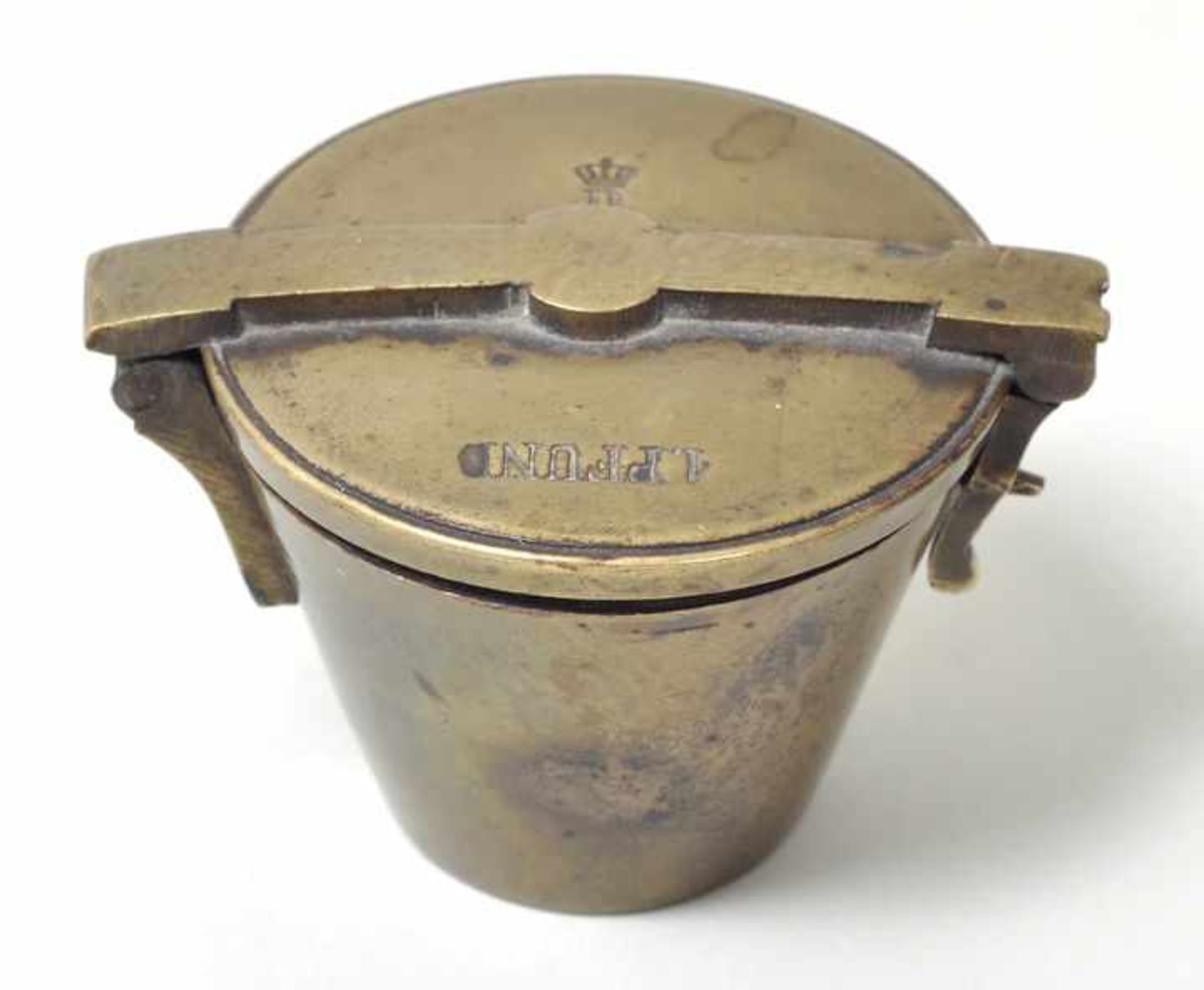Einsatzgewicht, Nürnberg, 1. H. 19. Jh. Zu 1 Pfund. Messing/ Bronze, gegossen, gedreht. Konusform
