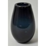 Studioglas-Vase, Skandinavien (?), 1960er Jahre Dunkelblaues, dickwandiges Farbglas, Abriss
