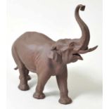 Elefant, Meissen, ca. 1949 Modell Erich Oehme 1940. Böttgersteinzeug, gepr. Schwertermarke,