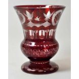 Große Vase, Haida (Böhmen), wohl 20. Jh. Farbloses Glas mit Rotbeize/ rotem Überfang, in sog.