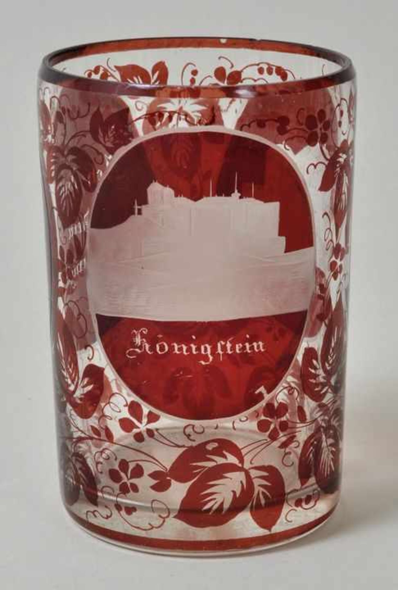 Andenkenglas, Böhmen, Mitte 19. Jh. Farbloses Glas, zwischen rot lasierten Ranken drei - Image 2 of 3