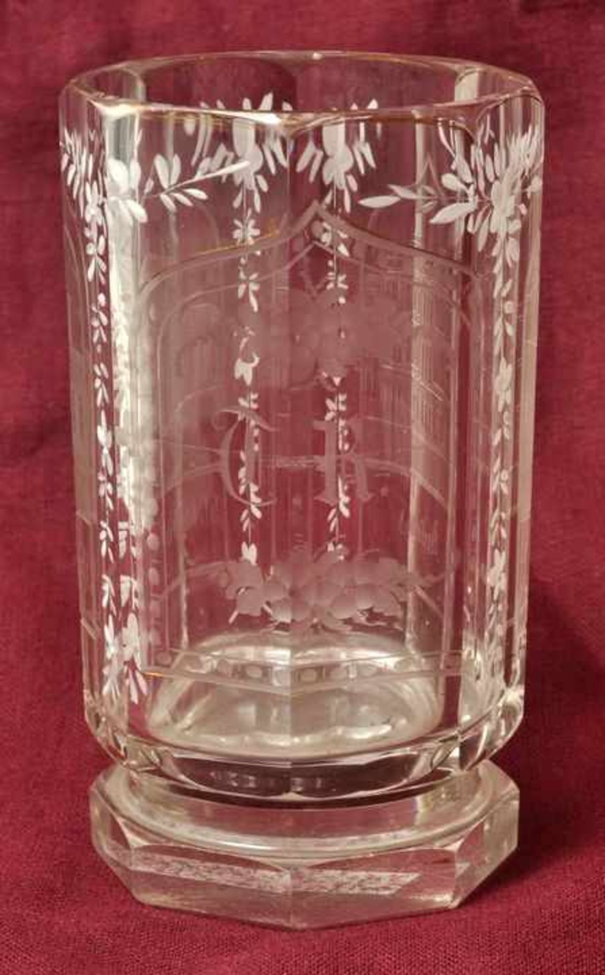 Fußbecher/ Vase, Böhmen, 2. H. 19. Jh. Kristallglas, Wandung achtseitig facettiert, massiver, - Image 2 of 2