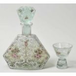 Karaffe und ein Schnapsglas, Frankreich, Anf. 20. Jh. Art déco. Hellgrünes Glas, polygonaler