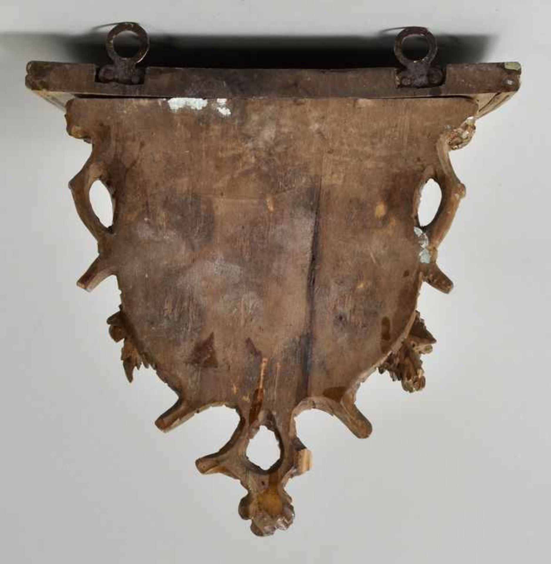 Wandkonsol, 2. H. 19./ Anf. 20. Jh.Laubholz, geschnitzt, Platte dreipassförmig, Unterbau Astwerk mit - Bild 2 aus 2