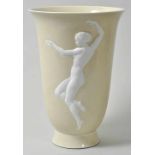 Vase, Selb, Rosenthal, ca. 1940Modell-Nr. S 2550, Entwurf Gustav Oppel (?). Porzellan, Biskuitrelief