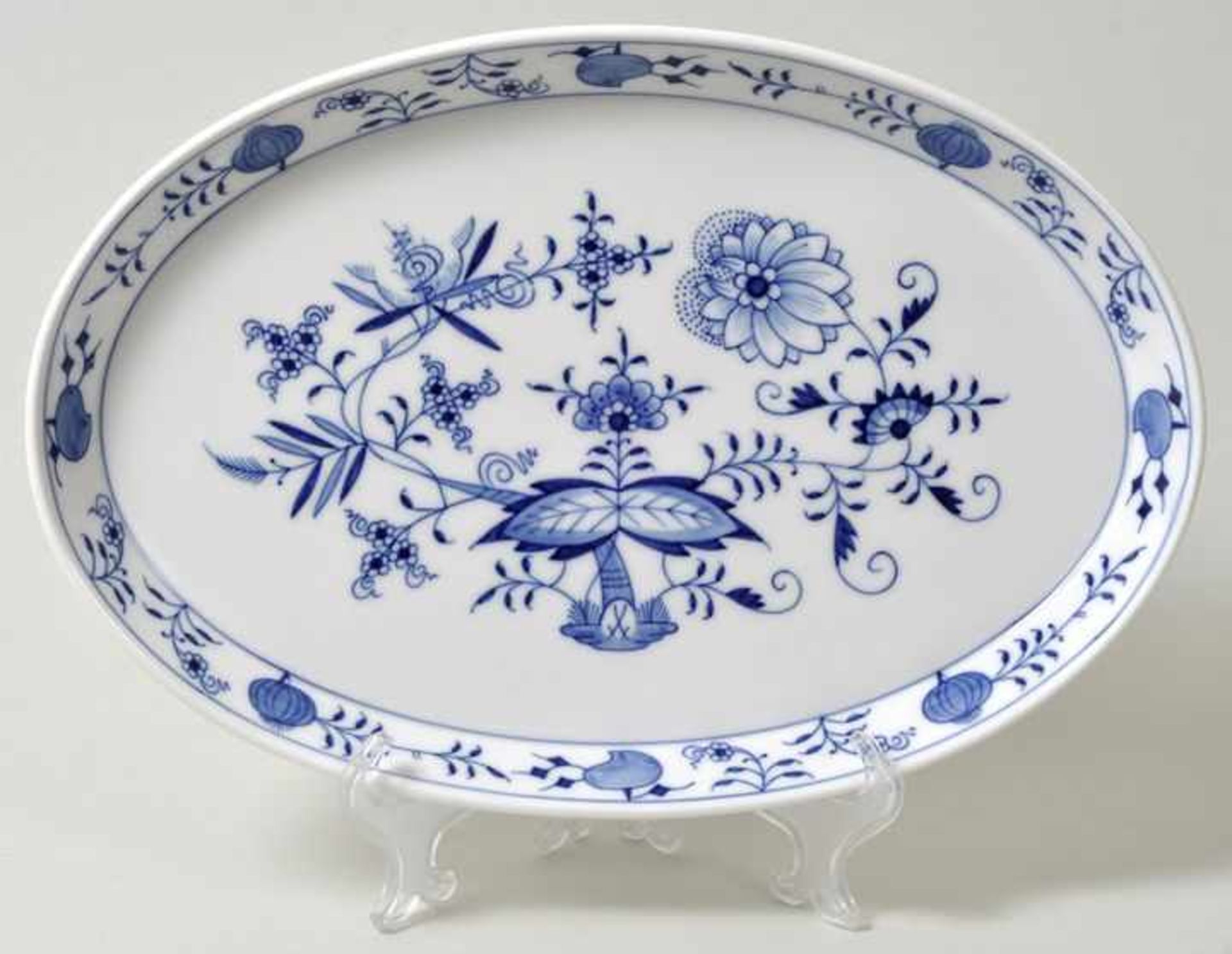 Ovale Platte, Meissen, 2. H. 20. Jh.Form mit schräggestelltem Rand, Zwiebelmusterdekor.