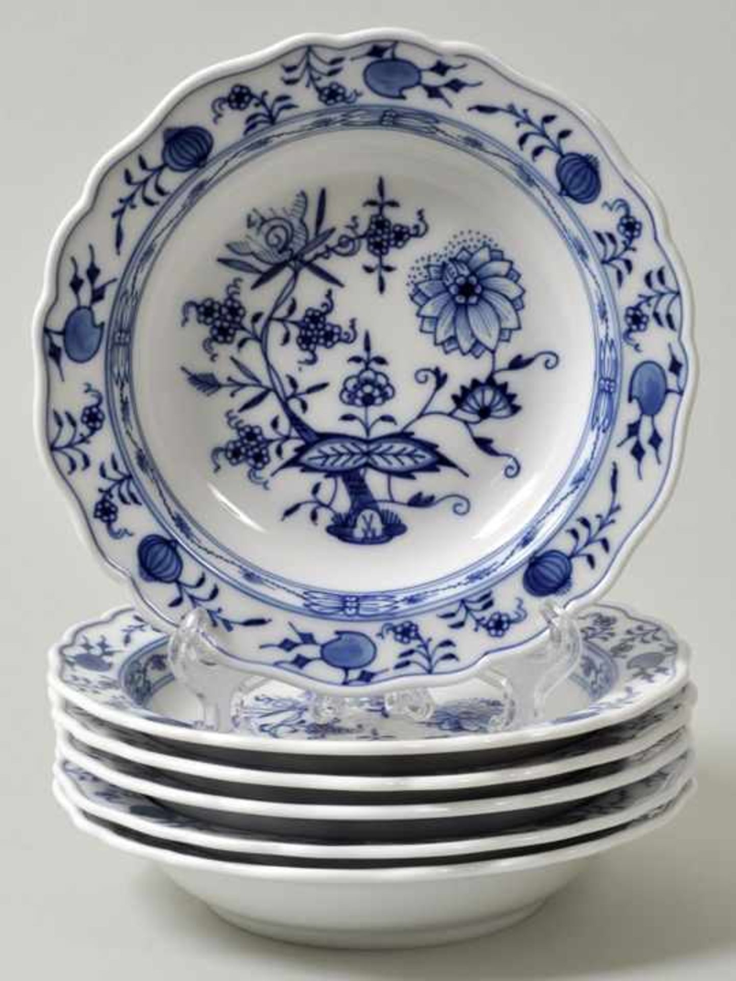 Sechs Salatschalen, Meissen, 2. H. 20. Jh.Neuer Ausschnitt, Zwiebelmusterdekor. Schwertermarke. D.