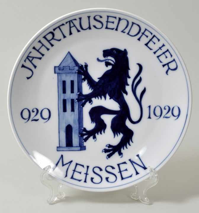 Jubiläums-Wandteller, Meissen, um 1929Glattrandige Form, kobaltblau dekoriert: Stadtwappen von