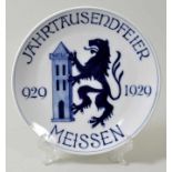 Jubiläums-Wandteller, Meissen, um 1929Glattrandige Form, kobaltblau dekoriert: Stadtwappen von