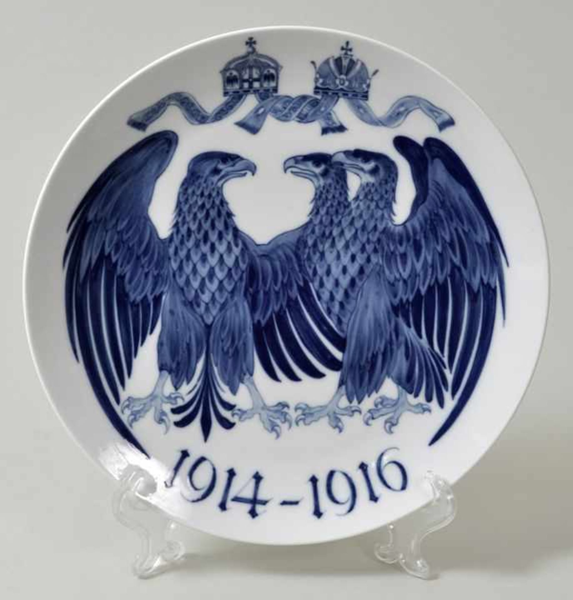 Patriotischer Teller, Meissen, um 1916Glattrandige Form, kobaltblaues Dekor: heraldische Adler Dt.