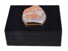 An Italian shell cameo mounted black onyx rectangular trinket box by the D'Elia Company, Torre del