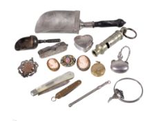 Ω A collection of objects, including: a 9 carat gold mounted penknife, Birmingham 1966, engine