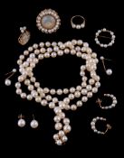A collection of cultured pearl jewellery, to include a graduated cultured pearl necklace, with a 9