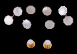 Ω A pair of 9 carat gold mother of pearl double sided cufflinks, the octagonal panels with