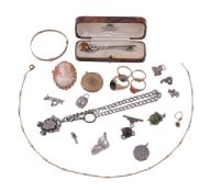 Ω A small selection of jewellery, to include: a citrine brooch, the circular cut citrine claw set