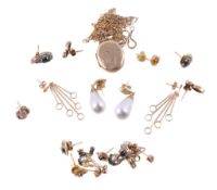 A small selection of jewellery, to include: earrings; pendants; and other items