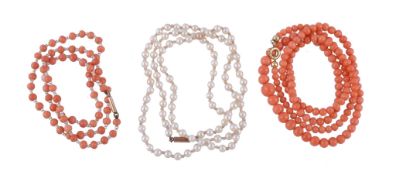 Ω A coral bead necklace, the graduated coral beads to a ring bolt clasp, 56cm long; a coral and