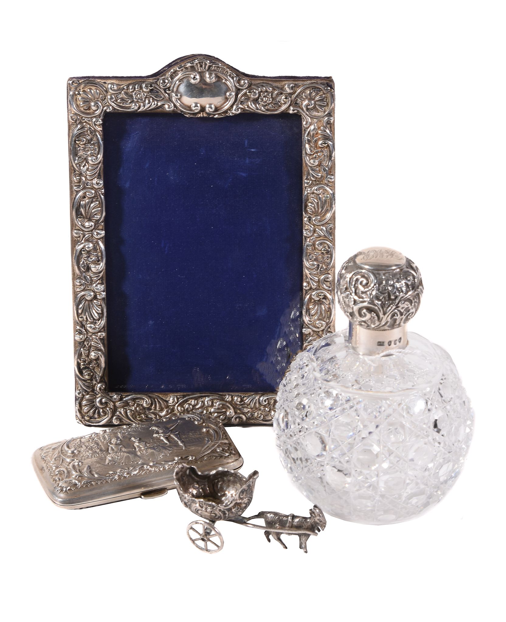 An Edwardian silver mounted photo frame by Henry Matthews, Birmingham 1901, chased with foliate