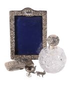 An Edwardian silver mounted photo frame by Henry Matthews, Birmingham 1901, chased with foliate