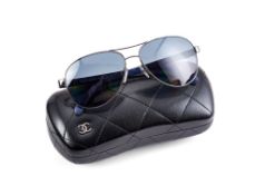 Chanel, a pair of sunglasses, of aviator style, with polarized lenses, in a black quilted Chanel