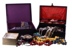 A selection of costume jewellery, to include: necklaces; bracelets; and other items