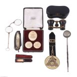 Ω A collection of objects, comprising: an ivory three brooch set, early 20th century, one oval