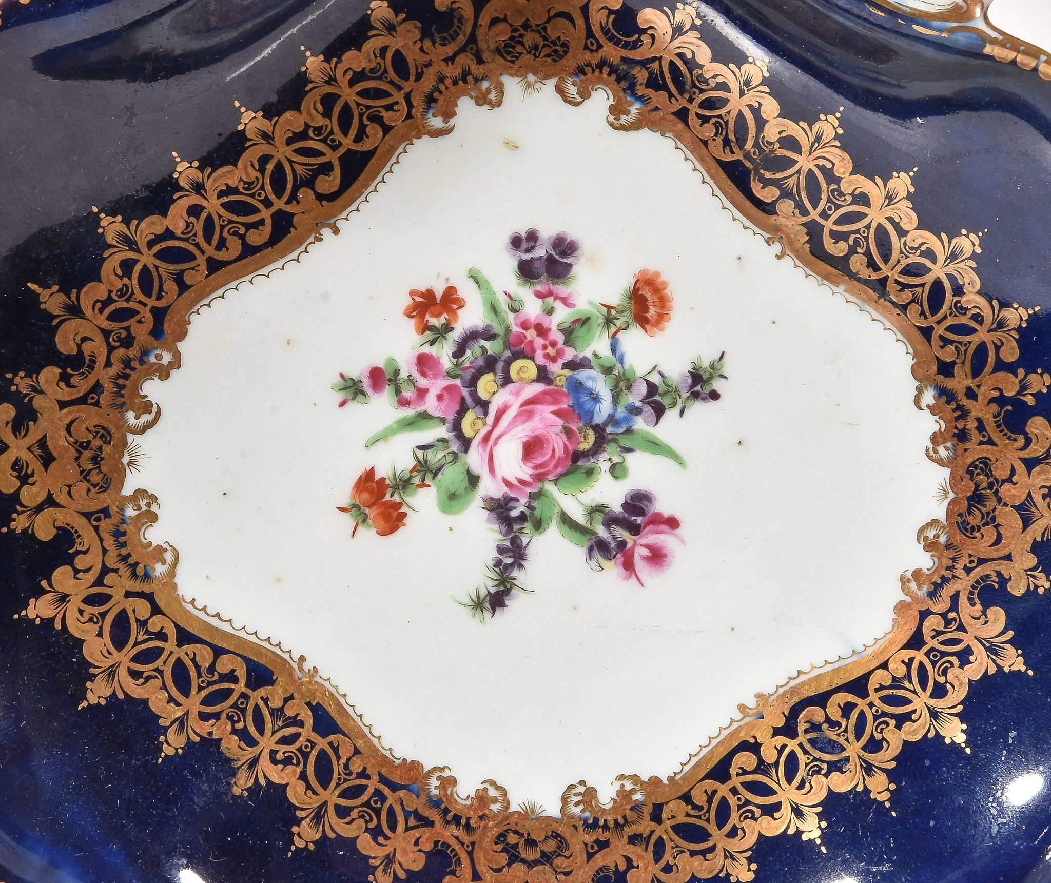 Two similar Worcester blue-ground shell-shaped dishes, circa 1770, the centres painted with floral - Image 3 of 4