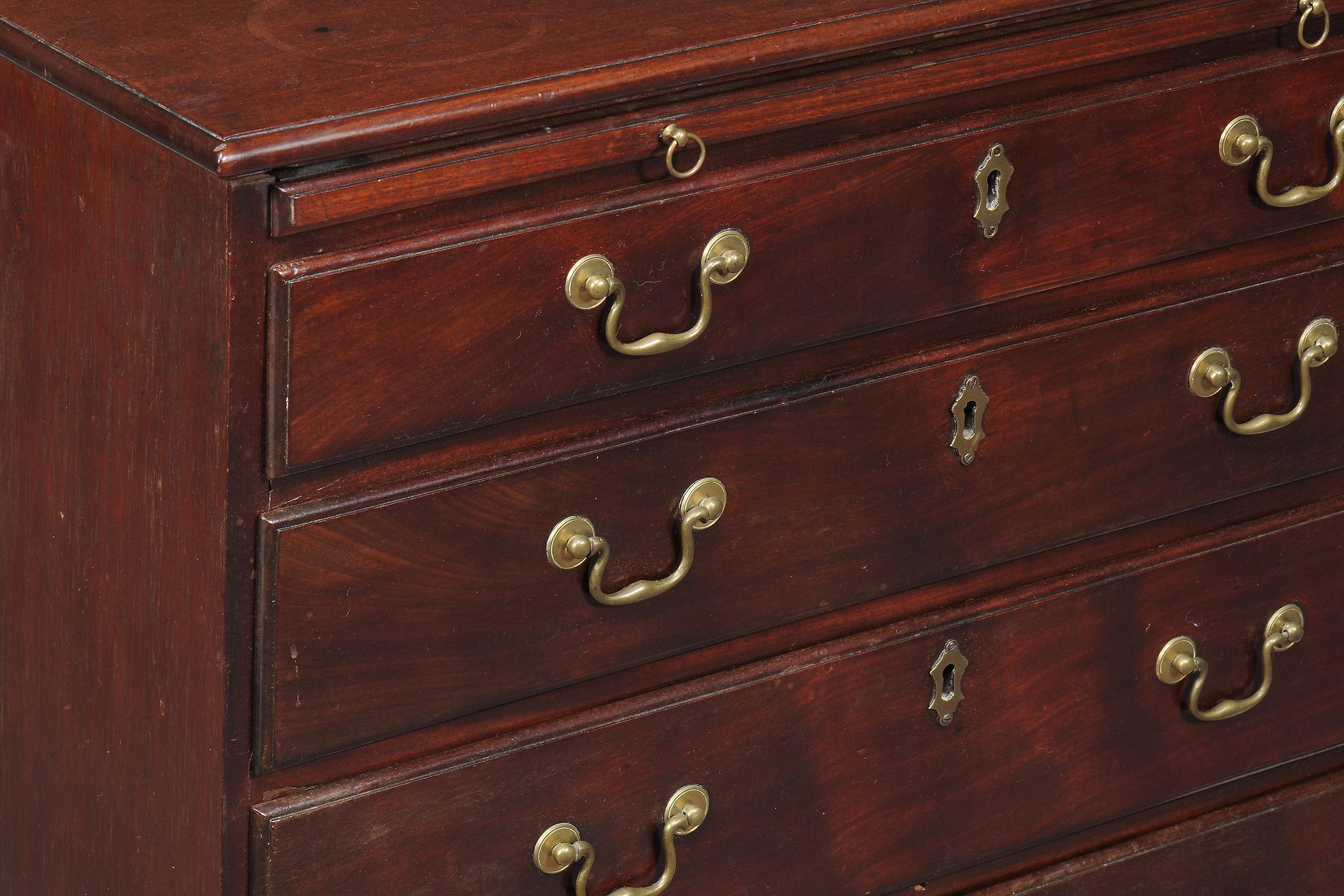 A George III mahogany chest of drawers, circa 1780, the brushing slide above four long graduated - Image 4 of 4